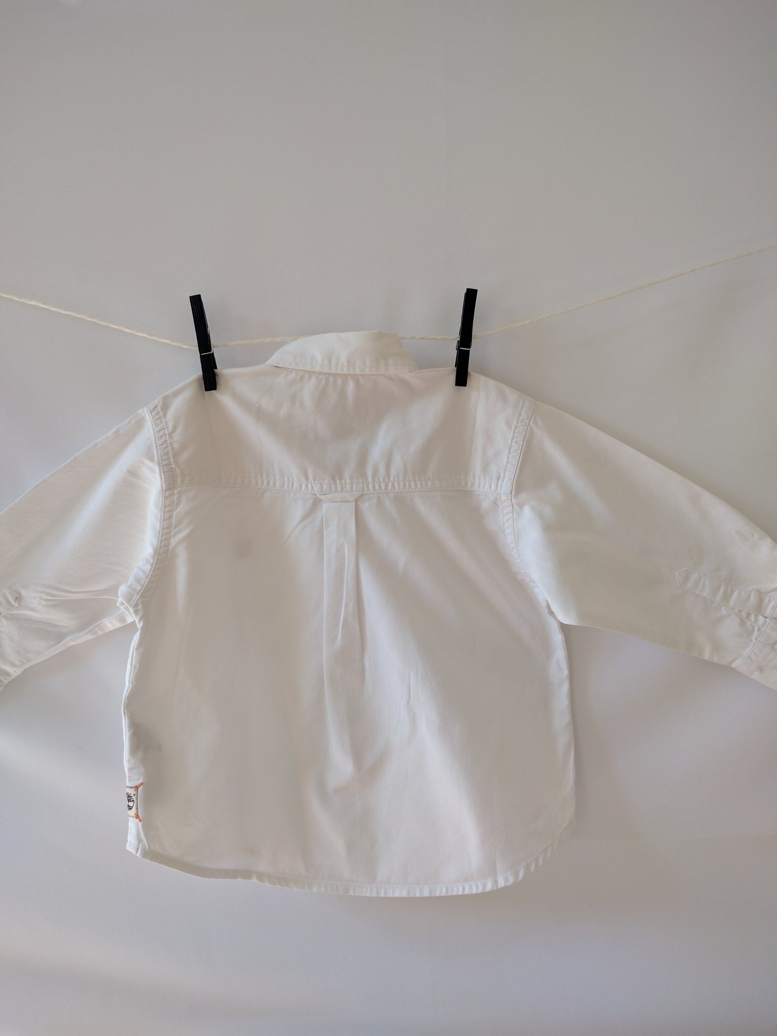 La chemise blanche indispensable