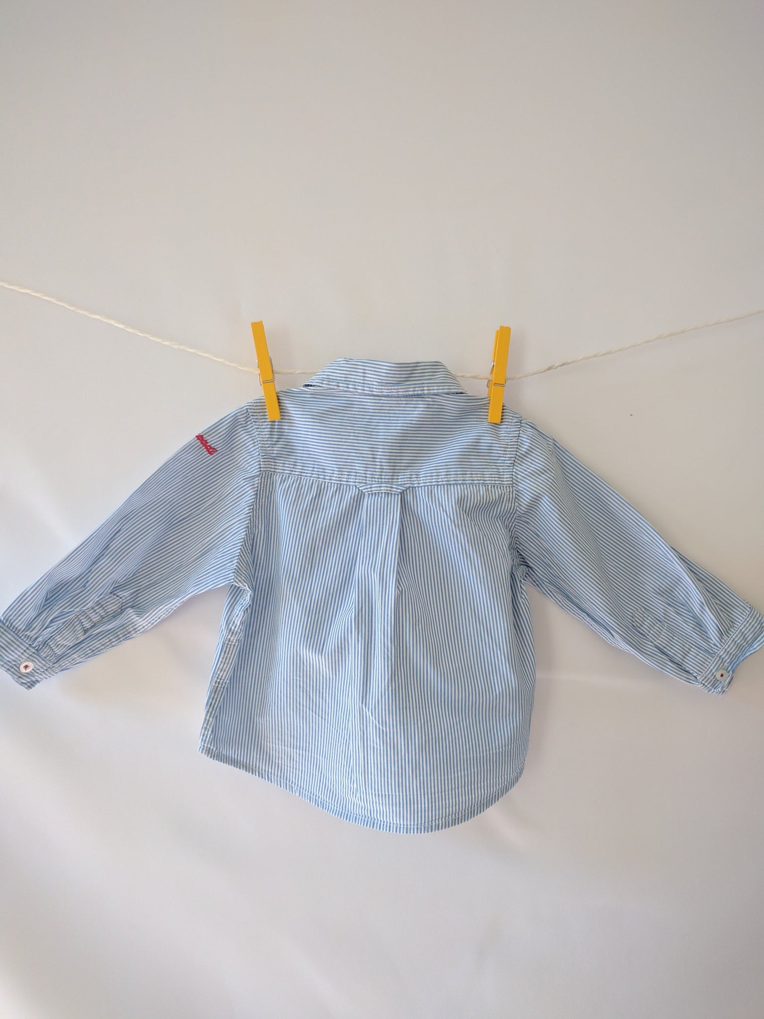 Chemise à manches longues rayée bleu et blanche