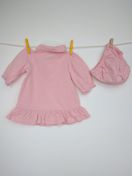 Robe rose à manches longues et frou-frou