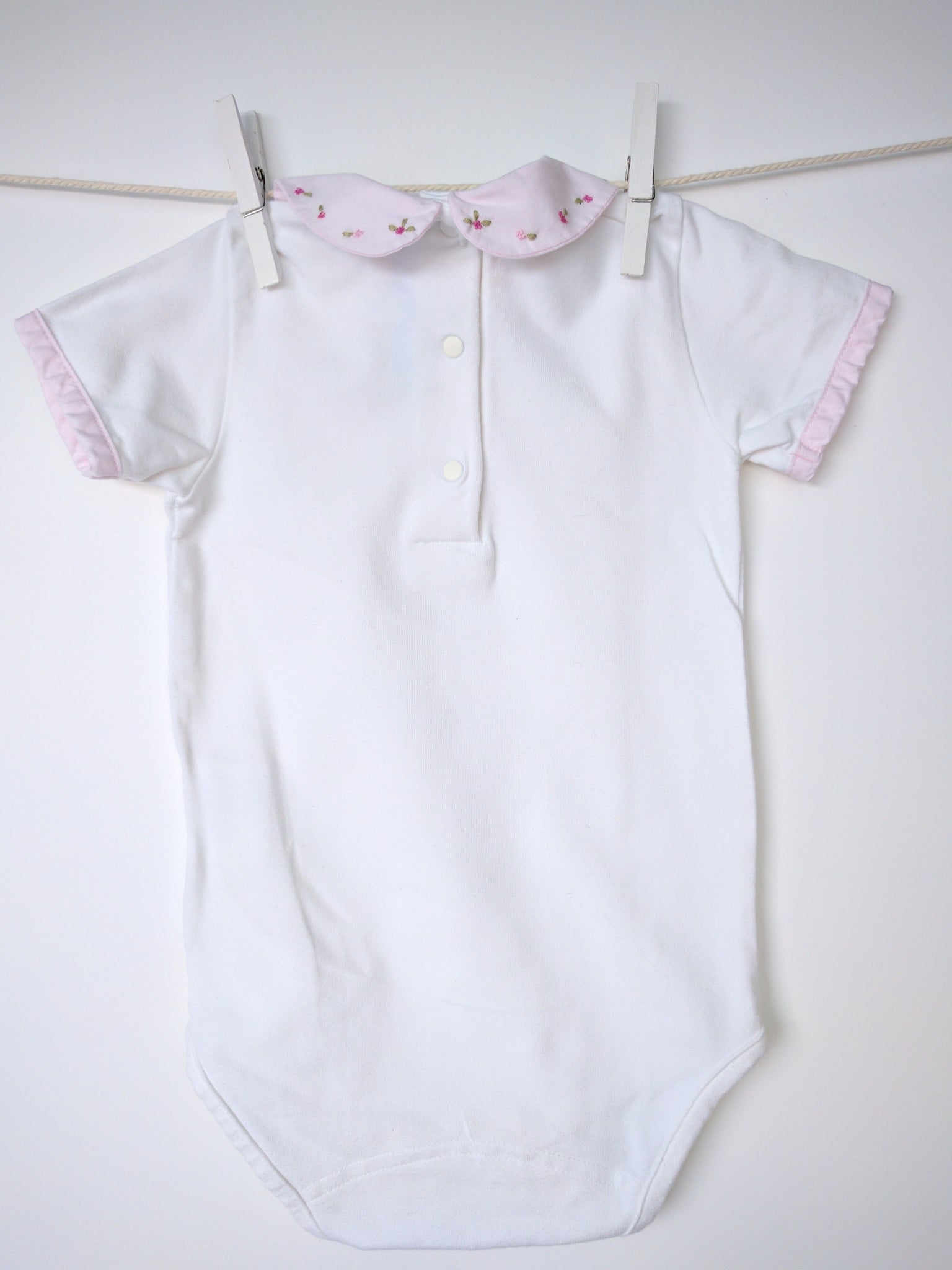 Body blanc col claudine rose