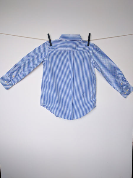 Chemise à rayures blanche et bleu