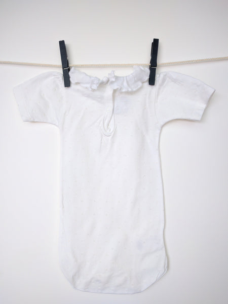 Body à collerette blanche