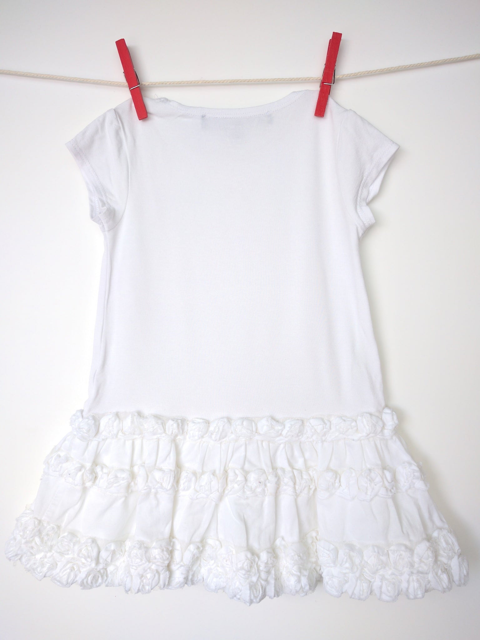 Robe blanche confort avec fleurs