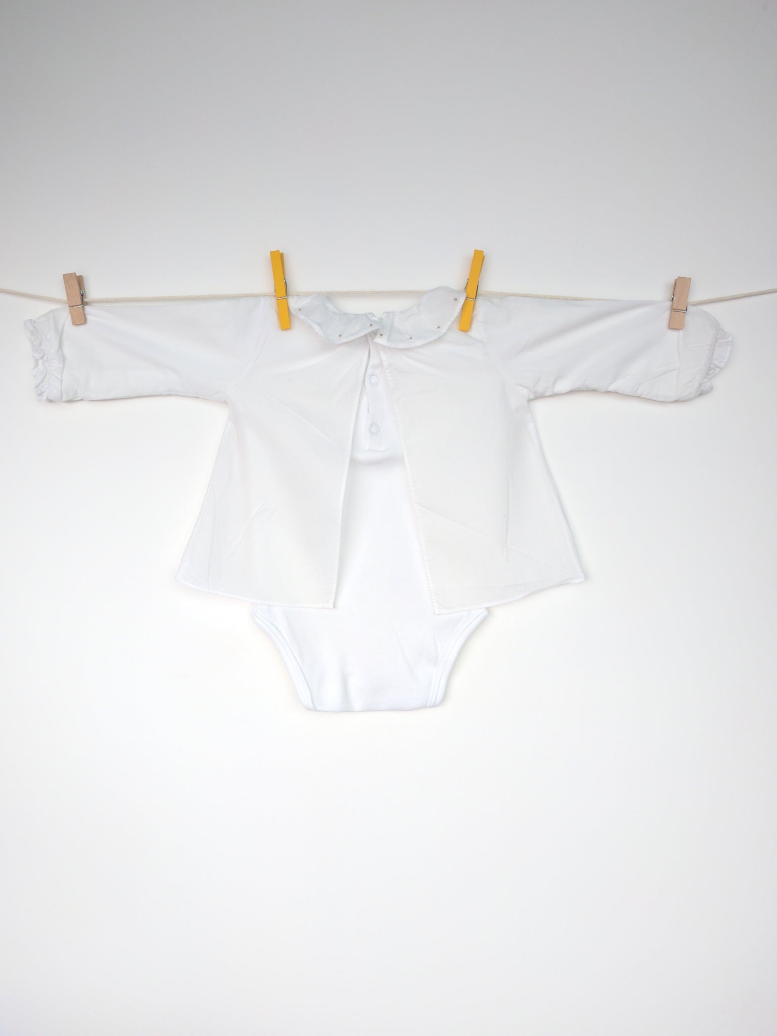 Body blouse blanche avec col claudine et petits pois dorés