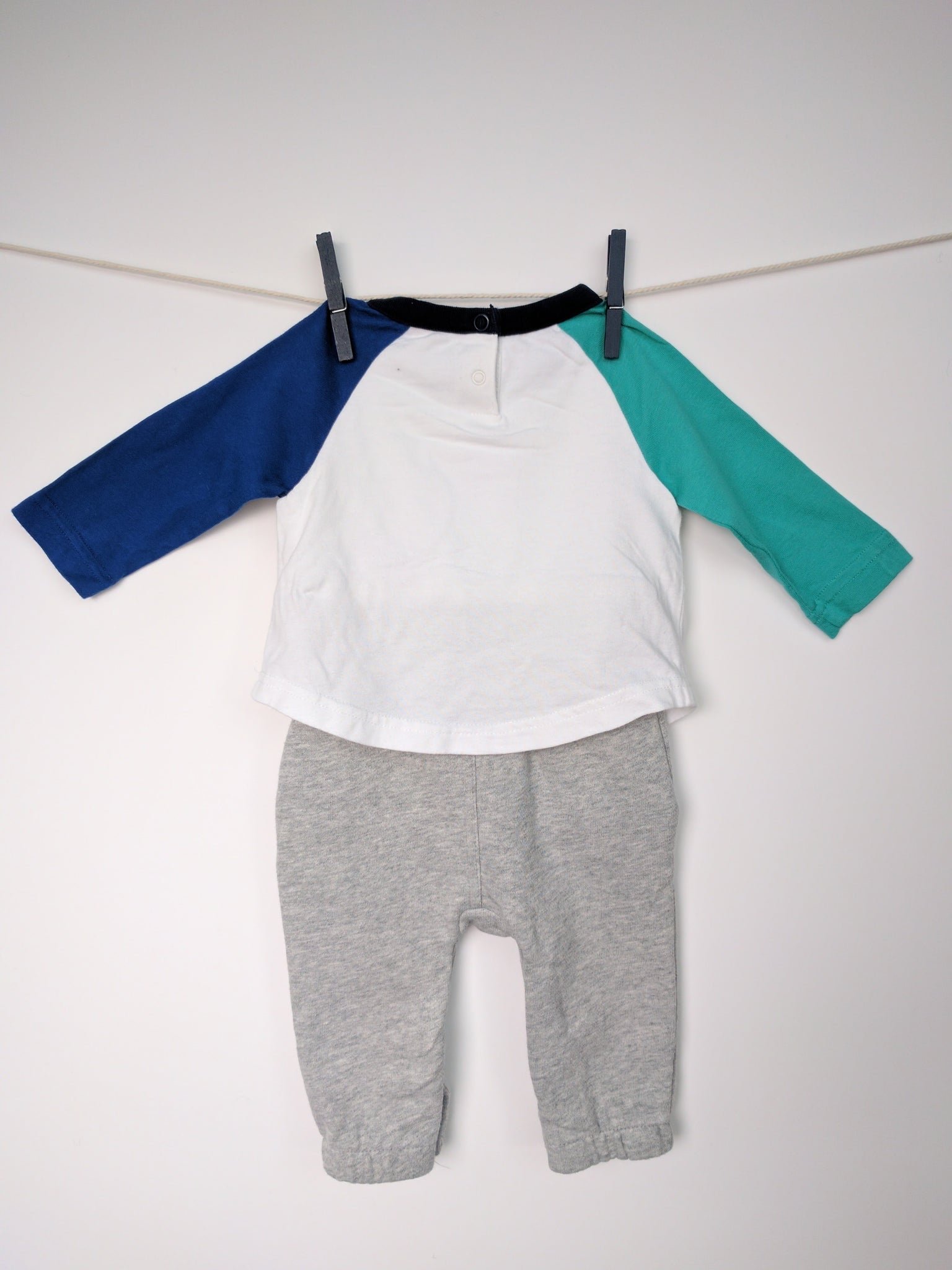Ensemble pantalon confort et haut en couleurs