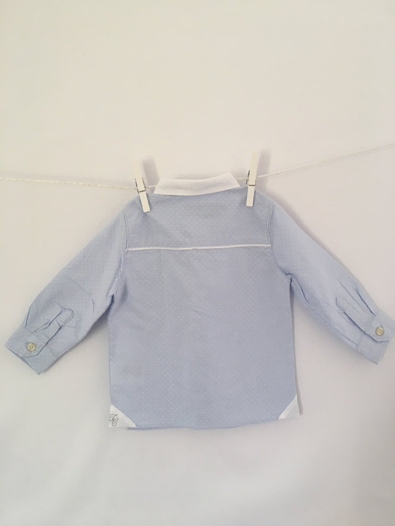 Chemise bleu, manches longues, à pois blancs