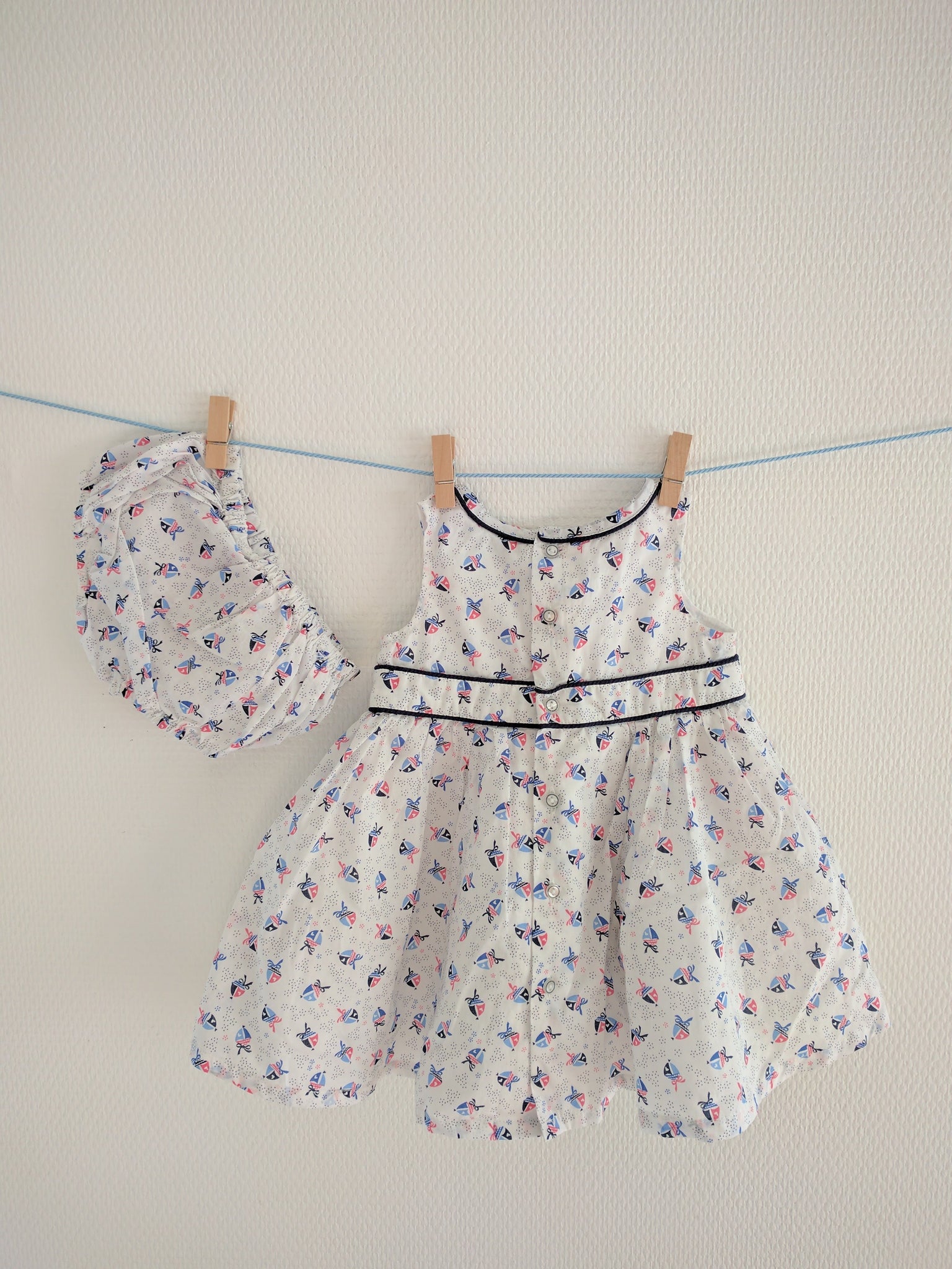 Robe baleine blanche bleue et rose Sergent Major