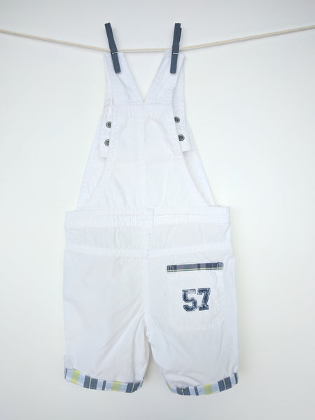 Salopette blanche avec petits détails