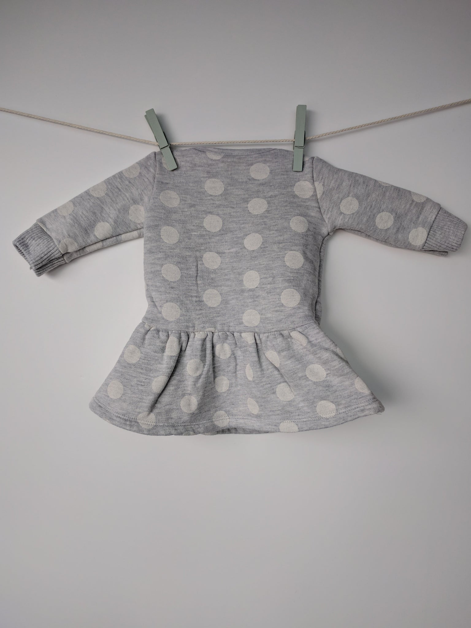 Robe épaisse à pois