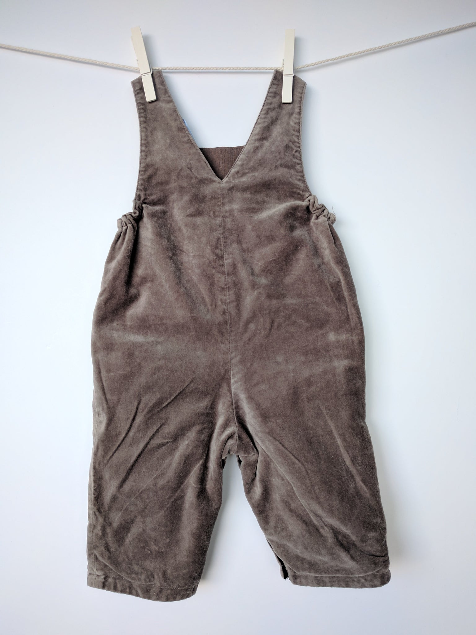 Salopette en velours avec ponpons