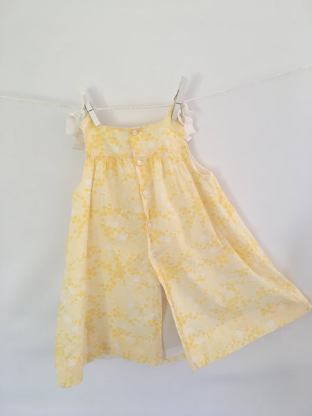 Robe jaune avec culotte assortie
