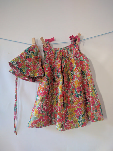 Robe à fleurs avec chapeau