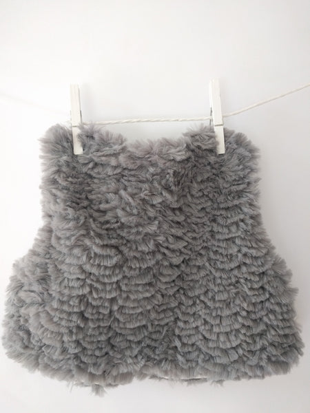 Gilet sans manche à fourrure gris